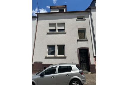Zweifamilienhaus in Neunkirchen wird zum Verkauf angeboten!