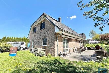 Gemeinsam unter einem Dach! Ihr modernes Zweifamilienhaus für Generationen! - Krummwisch