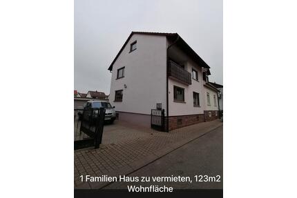 Haus mit Hof und Garten zu vermieten in Königsbach - Königsbach-Stein