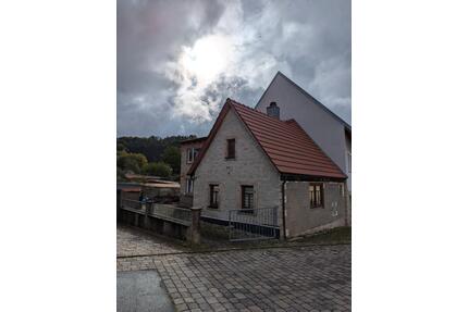 Einfamilienhaus im Steigerwald - 68.000,00&nbsp;EUR Kaufpreis, ca.&nbsp; 120,00&nbsp;m&sup2; in Oberaurach (PLZ: 97514)