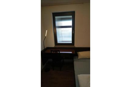 Möbliertes Einzelzimmer mit eigenem Bad & WC – ruhig & privat - Altbach