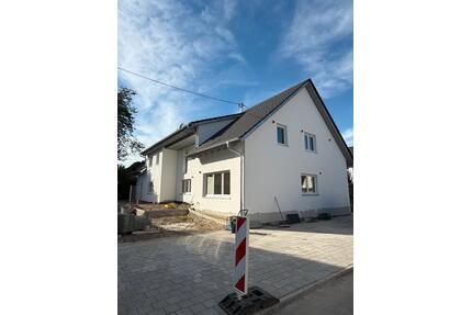 Vierfamilienhaus , eine Wohnung im OG noch frei - Burgau