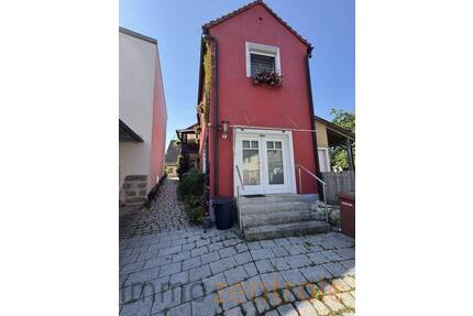 Ansprechendes Stadthaus mit 3 WEH im Herzen von Pleinfeld - gepflegt und saniert