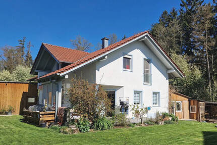 *Blick ins Grüne* Solides Einfamilienhaus mit Doppelgarage & Sommerhütte in idyllischer Waldrandlage - Arnstorf