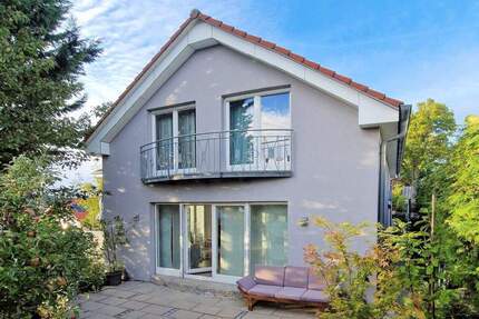 Von Privat: Lichtdurchflutetes Architekten-Haus mit Einliegerwohnung in Top-Halbhöhenlage - Weissach-Flacht / Kreis Böblingen