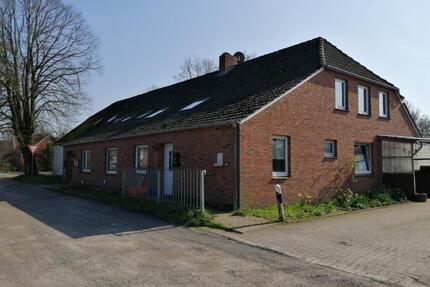 Dachgeschosswohnung mit drei Zimmer, Küche, Bad mit Fenster und Badewanne ab 01.05.2026 - Moormerland