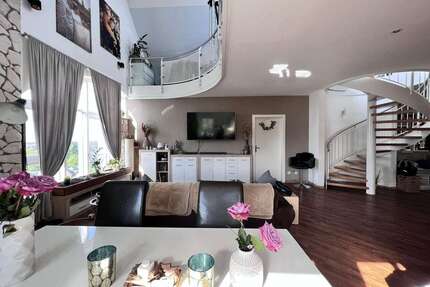 Wohnung zum Mieten in Neuhaus am Rennweg 1.198,00 € 270.2 m²