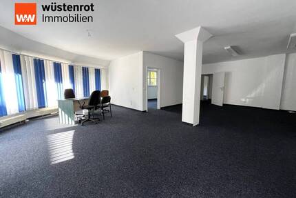 Attraktive Büro- Ladenfläche mit großer Fensterfront in TOP Lage von Mittweida