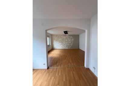 großzügige 4-Zimmer-Wohnung mit Garten im 5 Familienhaus - Grävenwiesbach