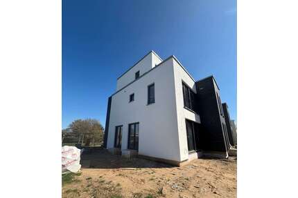 Haus zum Kaufen in Duisburg - Huckingen 1.168.000,00 € 194 m²