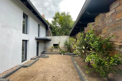 Einfamilienhaus mit Innenhof, Dachterrasse, Teich & Brunnen - Magdeburg Diesdorf