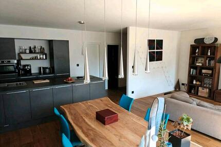 Exklusives Raumkonzept: En-suite Bad, Ankleide, 44m2 Wohn-Esszi. - Hamburg Stellingen