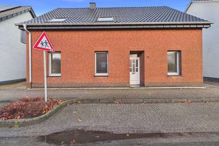 Haus zum Kaufen in Rees 229.000,00 € 154 m²