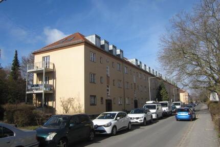 sanierte 1,5-Zimmer Wohnung mit großem Balkon in Berlin- Zehlendorf
