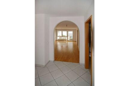 3,5 -Zimmer-Wohnung mit Einbauküche, Balkon und TG-Stellplatz - Markgröningen