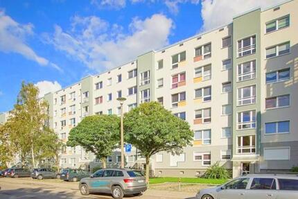 Preiswerte, kleine 1-Zimmer-Wohnung * frisch renoviert und mit modernem Bad mit Badewanne - Dresden Leuben