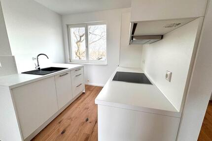 Ruhiges DG-Juwel (Erstbezug) | 3 Zimmer mit EBK | 2 Balkone | KfW - Berlin Pankow