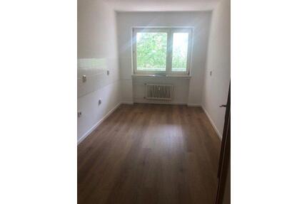 118 qm große 3 ZKB Wohnung mit Balkon & Gäste WC & Aufzug in Kassel, am Klinikum, nähe Uni ( KS-MBS50a-3-3 )