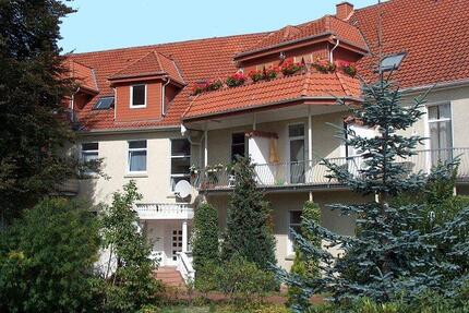 Schöner wohnen unter dem Dach! - 370,00&nbsp;EUR Kaltmiete, ca.&nbsp; 52,74&nbsp;m&sup2; in Hiddenhausen (PLZ: 32120)