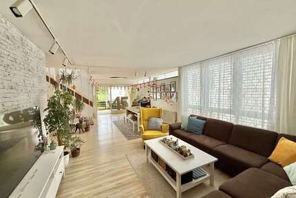 Haus zum Kaufen in Stuttgart 749.000,00 € 301 m²