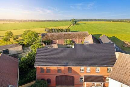 Vierseitenhof in wundervoller Lage bei Jessen (Elster)! Modernes Wohnhaus, Scheune, Nebengebäude