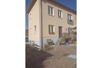 Reihenendehaus zur Miete! - 1.000,00&nbsp;EUR Kaltmiete, ca.&nbsp; 98,00&nbsp;m&sup2; in Neustrelitz (PLZ: 17235)