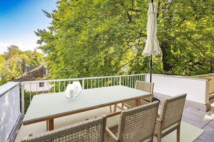 Toplage am Isarhochufer: Lichterfüllte, renovierte 2-Zimmer-Wohnung mit Dachterrasse - München Untergiesing-Harlaching