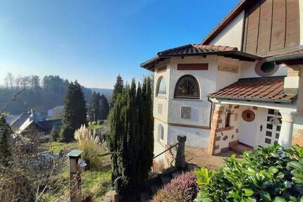 Traumaussicht in die Rheinebene - Einfamilienhaus mit Einliegerwohnung und Ausbaupotenzial - Ottersweier Ortsgebiet