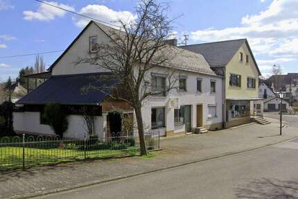 Haus zum Kaufen in Hottenbach 280.000,00 € 558 m²