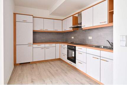 Großzügige 3-Raum-Wohnung in Schloßchemnitz - Aufzug, Tiefgarage, Einbauküche und mit Balkon