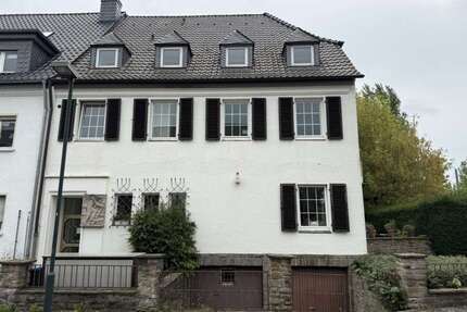 Haus zum Kaufen in Düsseldorf 2.790.000,00 € 378 m²