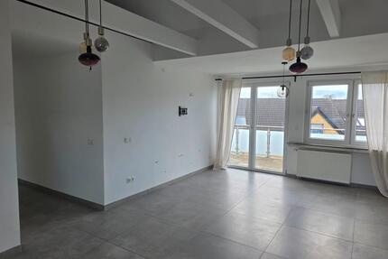 elegante Dachgeschosswohnung mit Balkon ideal für 2 Personen - Oberhausen Biefang