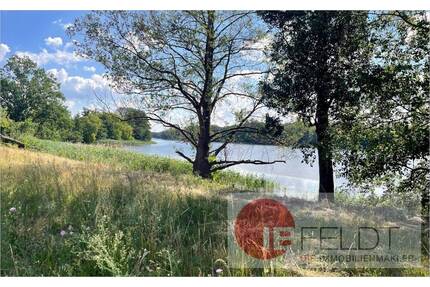 Nahe Berlin - Exklusives Wassergrundstück mit Baugenehmigung und eigenem Ufer am Bauernsee - Grünheide (Mark) / Kagel