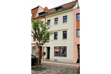 Reihenmittelhaus mit 3Zi,Küche,Bad und 2 große Zi für Gewerbe - Döbeln