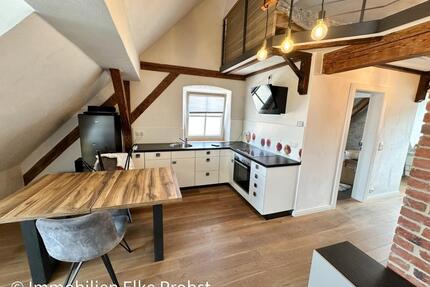 Charmante und hochwertig renovierte Dachgeschosswohnung mit Galerie und Balkon in Cham