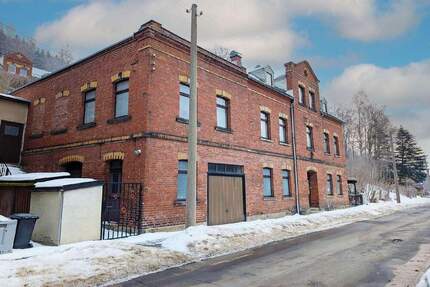 - AUKTION 19.03.2026 - Zweifamilienhaus mit Werkstatt und Garage im Wintersportgebiet - leerstehend - Klingenthal