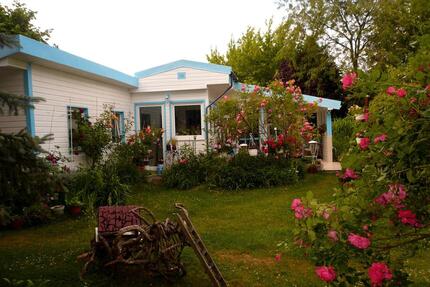 Idyllische Einfamilienhaus in Bungalowstil mit Rosengarten - Wandlitz