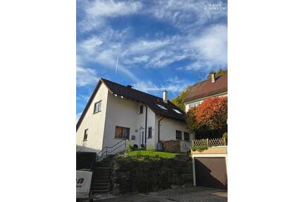 Freistehendes Einfamilienhaus mit sonniger Terrasse und gepflegtem Garten - Albstadt Tailfingen