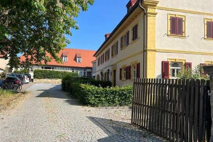 Doppelhaushälfte mit Garten in umgebauten Gutshof zu verkaufen! - Stegaurach Waizendorf