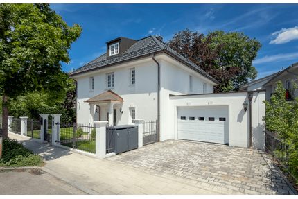 Haus zum Kaufen in Hohenbrunn 2.200.000,00 € 370 m²