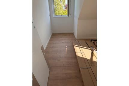 Dachgeschosswohnung - 670,00&nbsp;EUR Kaltmiete, ca.&nbsp; 65,00&nbsp;m&sup2; in Bad Lippspringe (PLZ: 33175)