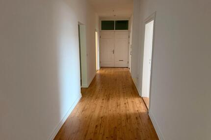 Zentrale Altbauwohnung mit Doppelgarage und Dachterrasse - Kiel
