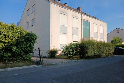 Ansprechende Drei-Zimmer-Wohnung mit Balkon in zentraler Lage - Bergrheinfeld