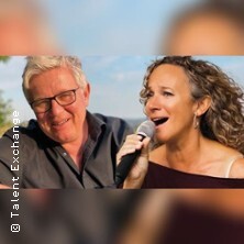 Die Schöne & er liest . . .