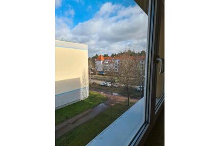 Gepflegte 3-Zimmer-Wohnung mit Balkon & Einbauküche in Roßlau - Berlin Mitte