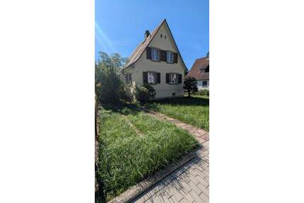 Charmantes Einfamilienhaus mit Entwicklungspotenzial in zentraler Lage von Freiburg