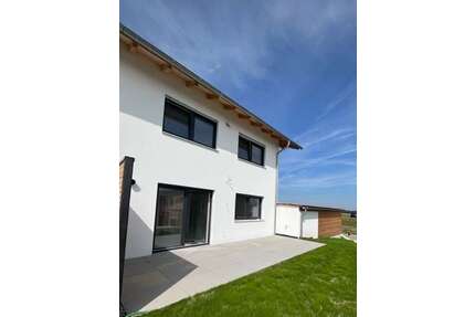Haus zum Mieten in Eching 1.800,00 € 136 m²
