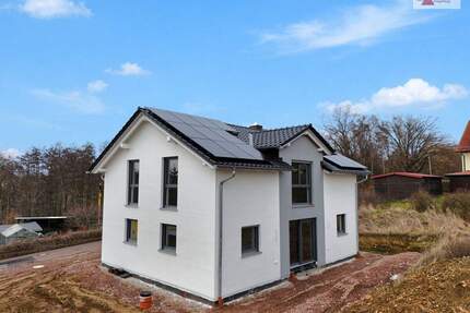 Exklusives, stilvolles Einfamilienhaus: Bezugsfertiges Neubau-Effizienzhaus 55 EE bei Freiberg - Striegistal Böhrigen
