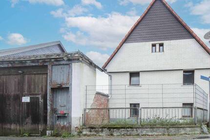 Chance für Neubau: Sanierungs- oder Abrissobjekt in Eppstein-Ehlhalten mit tollem Hof