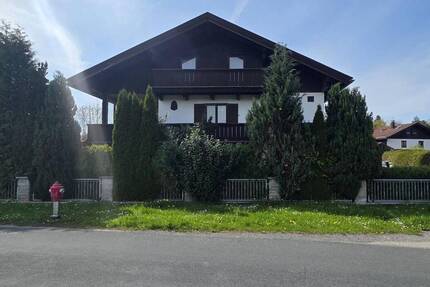 Attraktives Zweifamilienhaus mit Ausbaupotenzial in gefragter Lage von Miesbach